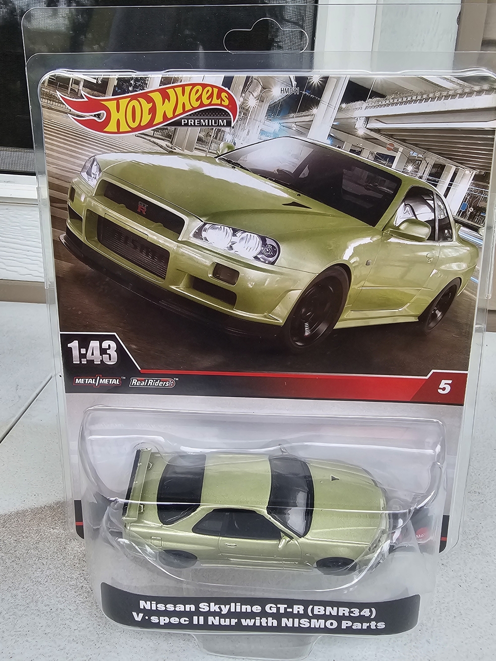 Hot Wheels Premium 1:43 Nissan Skyline GT-R BNR34 V-Spec II Nur R34
